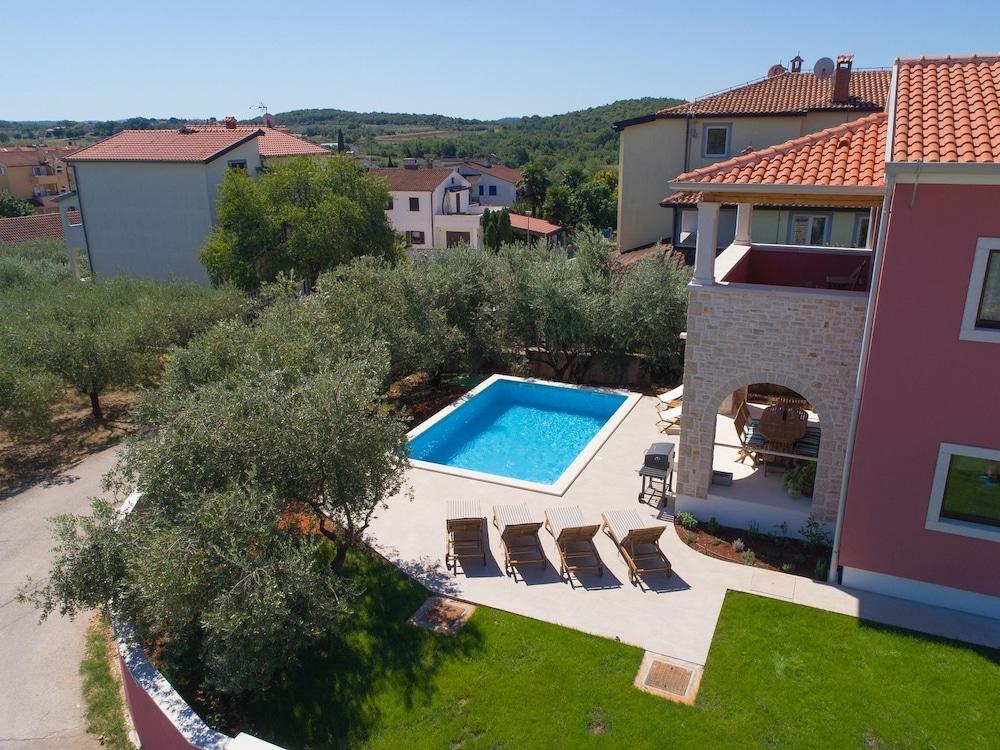 Spacious Villa With Private Pool With Whirlpool Area, Near Porec and Beach Exterior