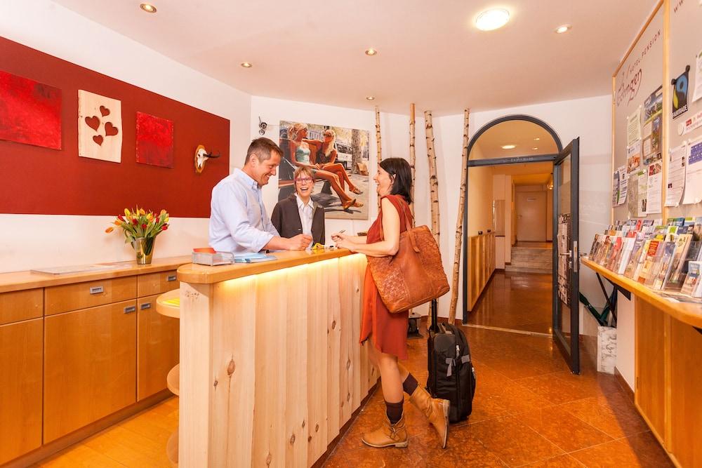 هوتل.بنسيون.جولينجين منطقة الاستقبال