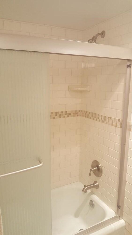 هينلوبين يونيت 509 باي لونج آند فوستر حمام