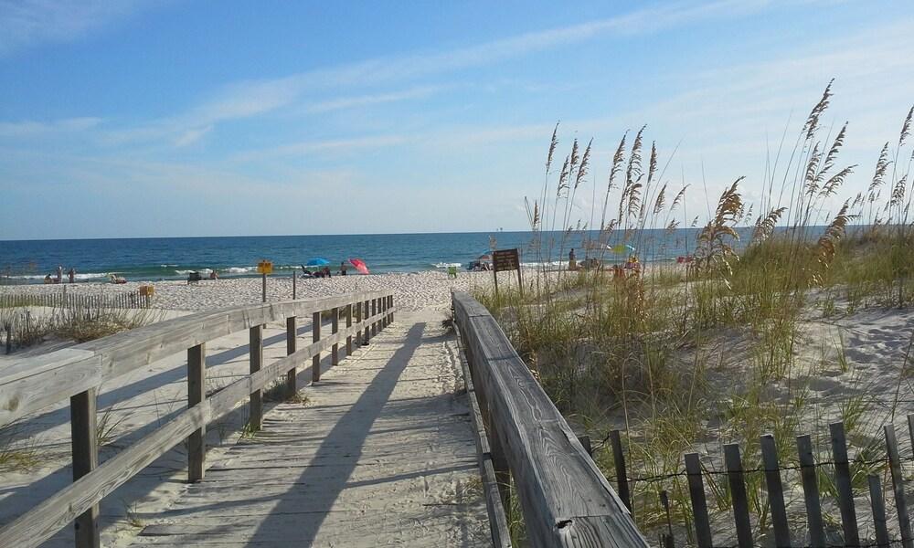 Pet-Friendly Shellchase Home with Great Gulf View by RedAwning Beach