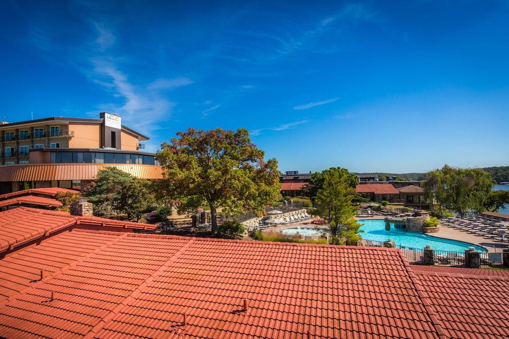 لودج أوف فور سيزنس غولف ريزورت، مارينا آند سبا منظر من الجو