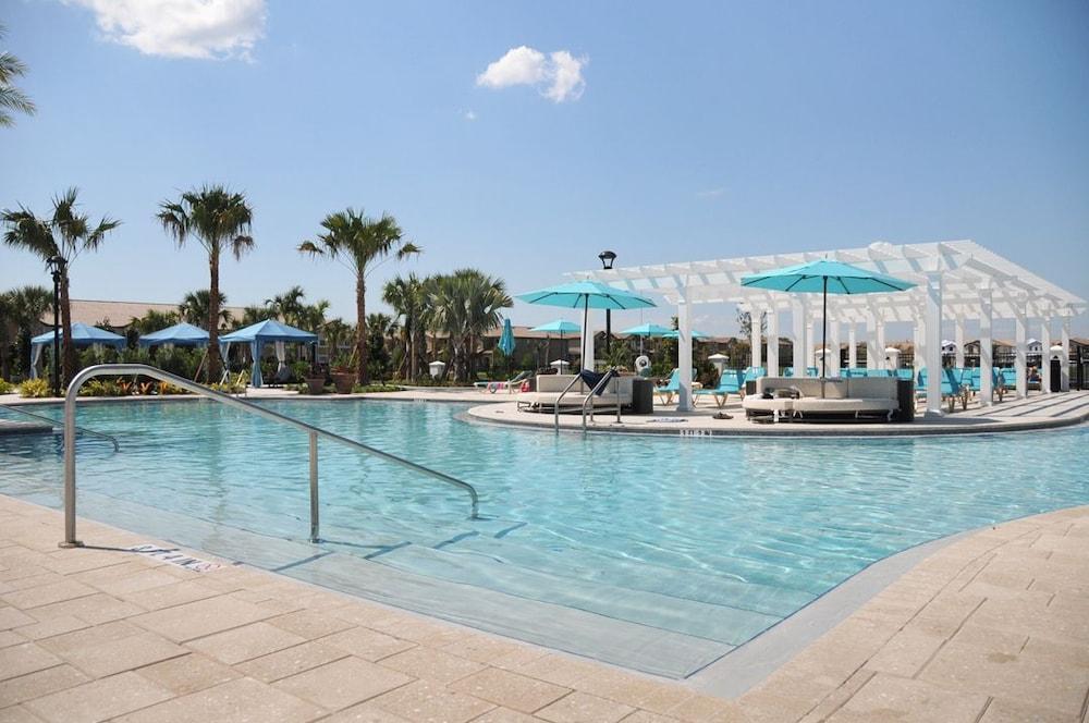 ويندسور آت ويست سايد نمبر 7 - 8 بد رومز 6 باث رومز فيلا زحليقة مائية