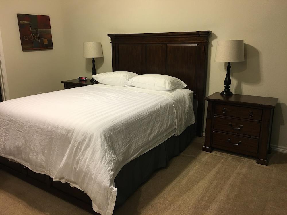 ليك فرونت هاوس 4 بد روم 2 بريكفاست إن وست هوستن غرفة