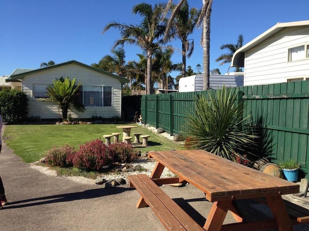 ليْكس جاكاراندا هوليداي يونيتس الصورة الأساسية