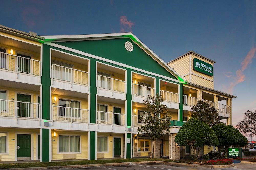 HomeTowne Studios by Red Roof Houston - West Oaks/ Energy Corridor Exterior