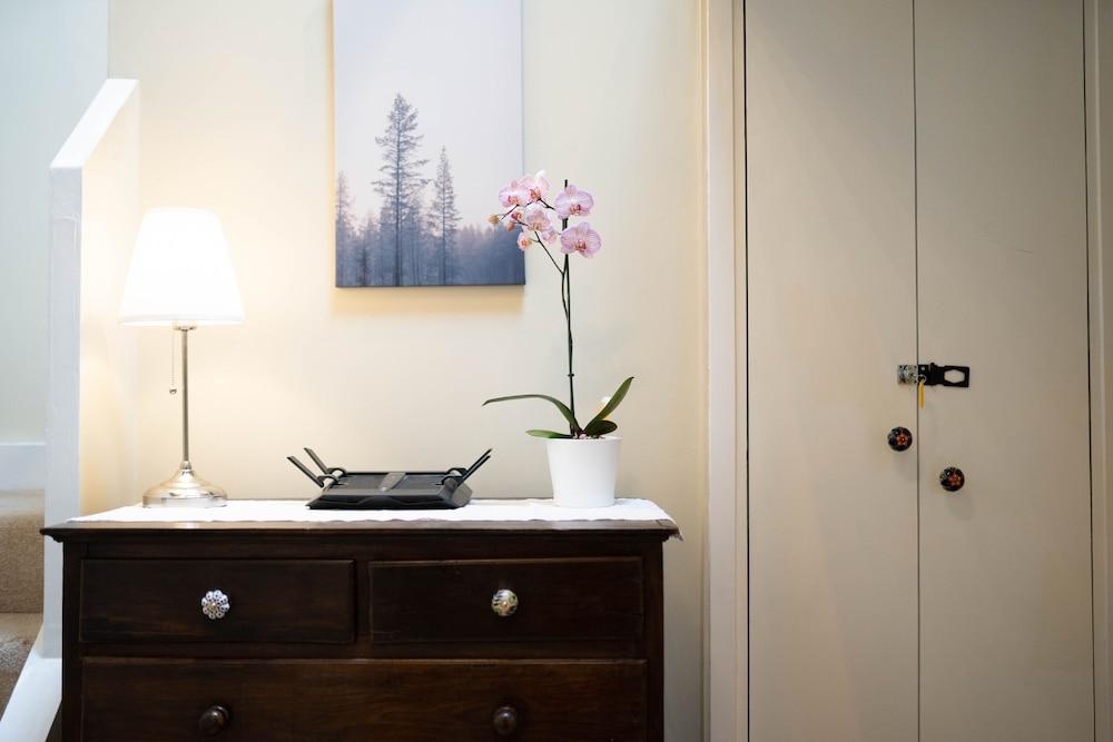The Loft 2BR Duplex, Central & Parking Interior