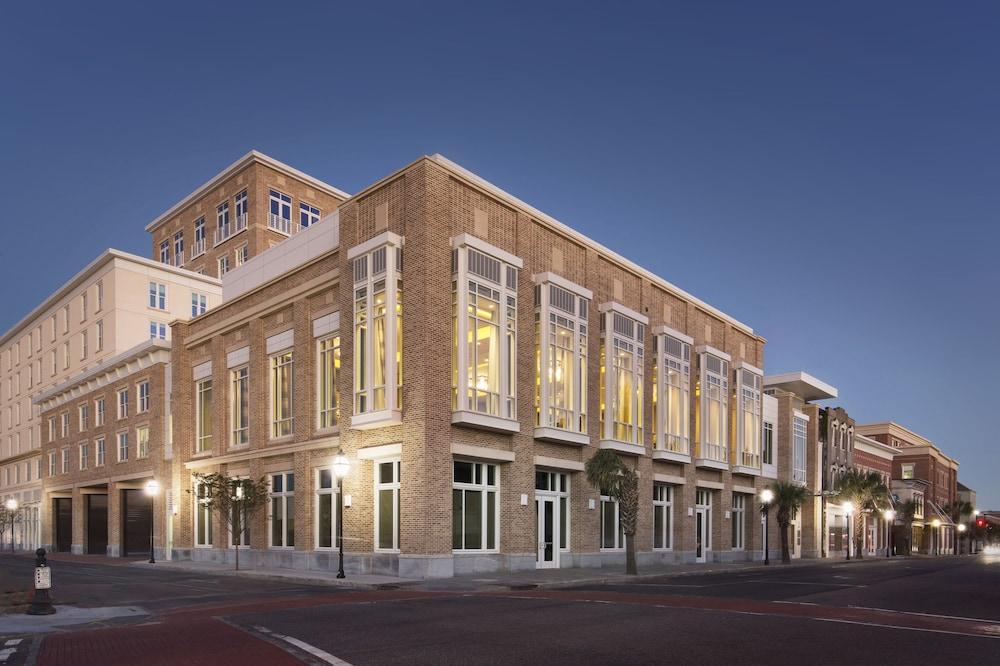 حياة هاوس تشارليزتون/هيستوريك دستريكت المنطقة الخارجية