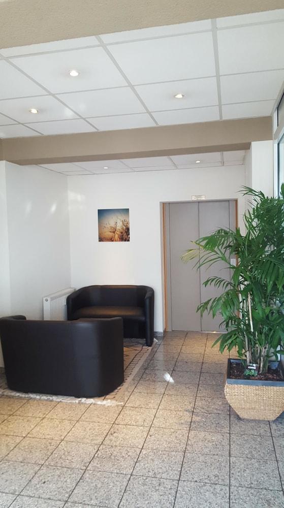 صني بيل إن هوتل منطقة الجلوس في الردهة