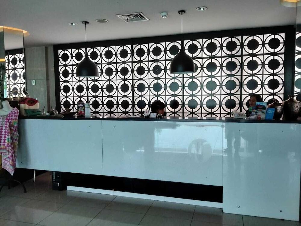 نيوز هوتل سورابايا باي جراها بينا جاوا بوس منطقة الاستقبال