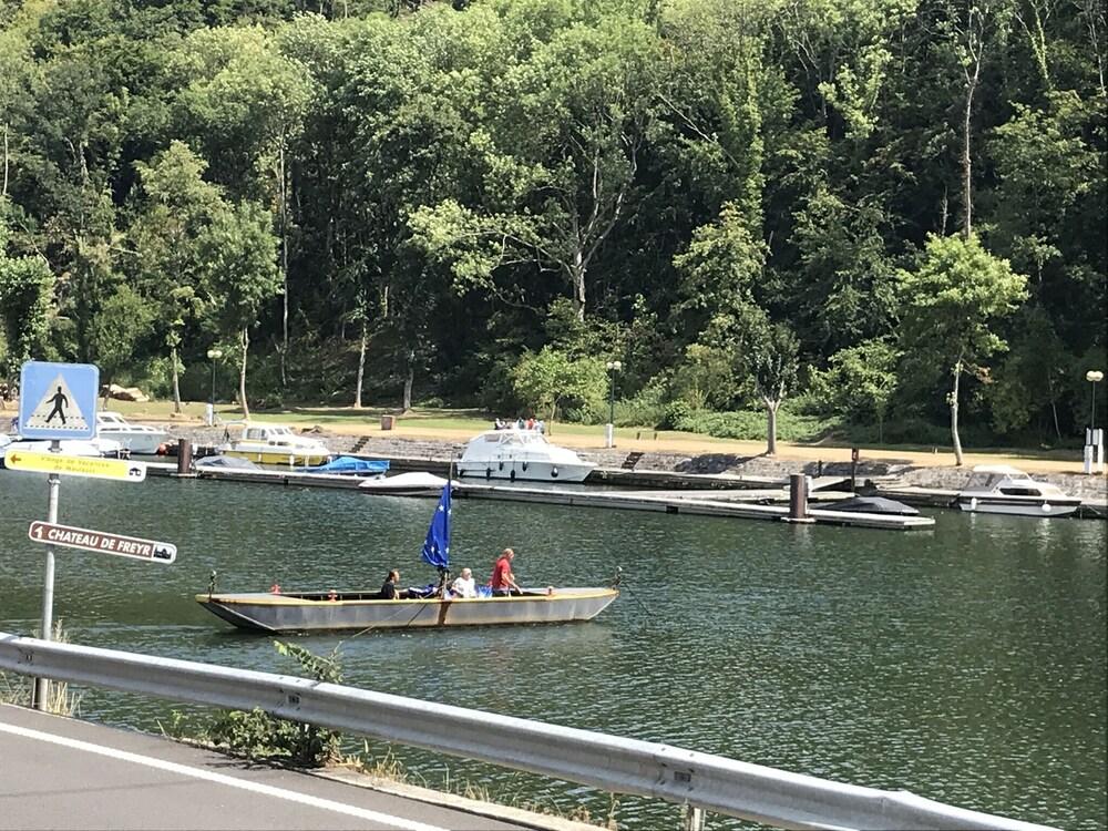 مودرن هوليداي هوم إن وولسورت ويذ تيريس المنطقة الخارجية