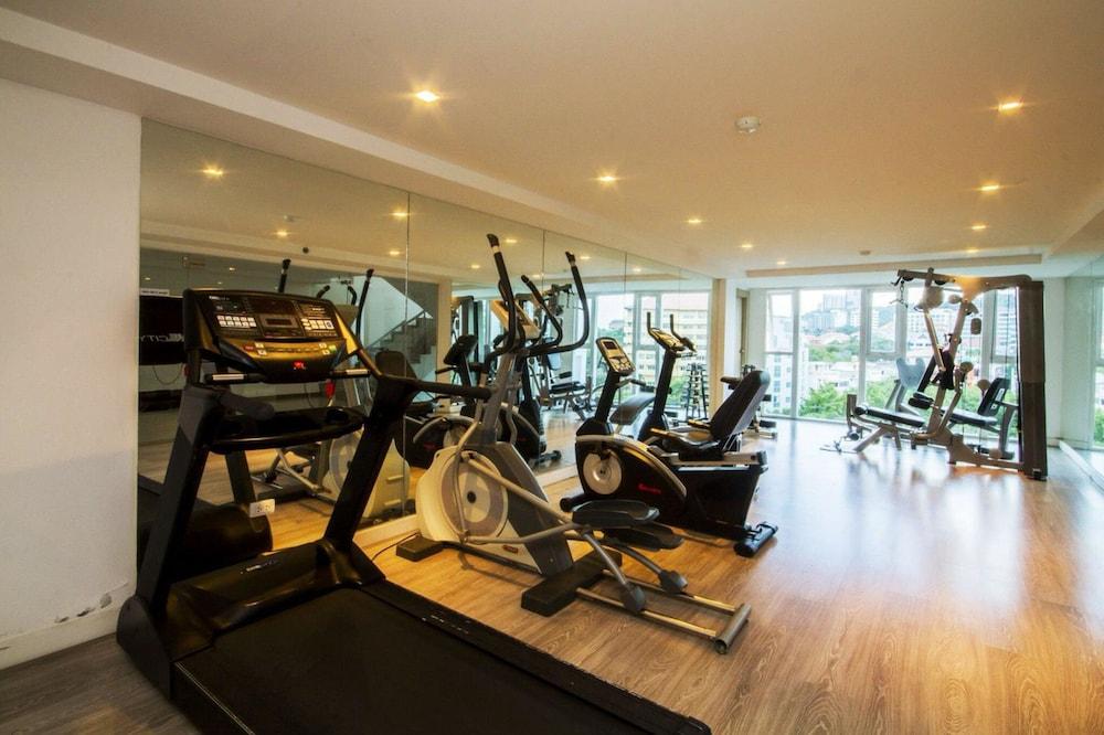 وحد نوفا العائلية بالقرب من ووكينج ستريت صالة الألعاب الرياضية