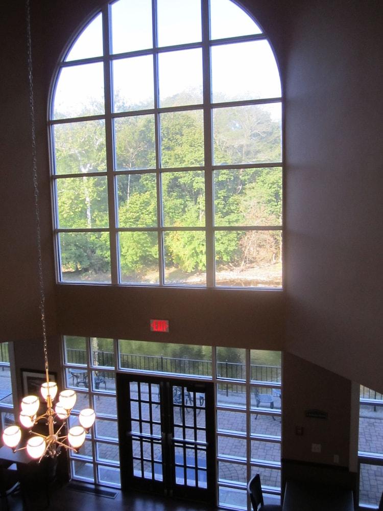 بست ويسترن بلس ذي إن آند سويتس آت ذا فولز الفندق من الداخل