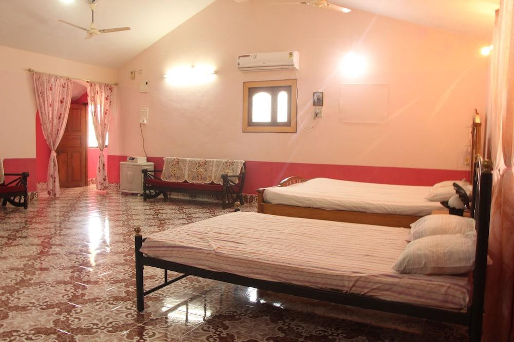 OYO 9362 Home Beach View Studio Coco Beach Room