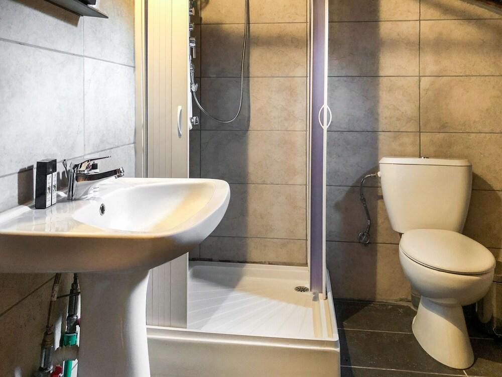 إنتيسينج هوليداي هوم إن بيلا ويذ جاردن حمام