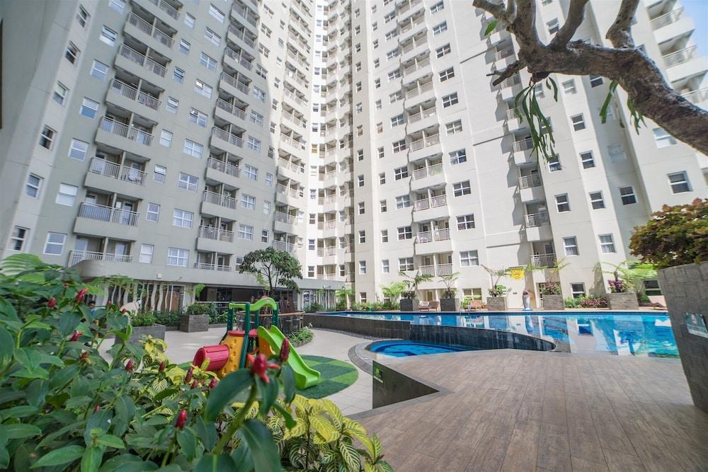 Relaxing Studio Apartment at Parahyangan Residence with Mountain View Exterior detail