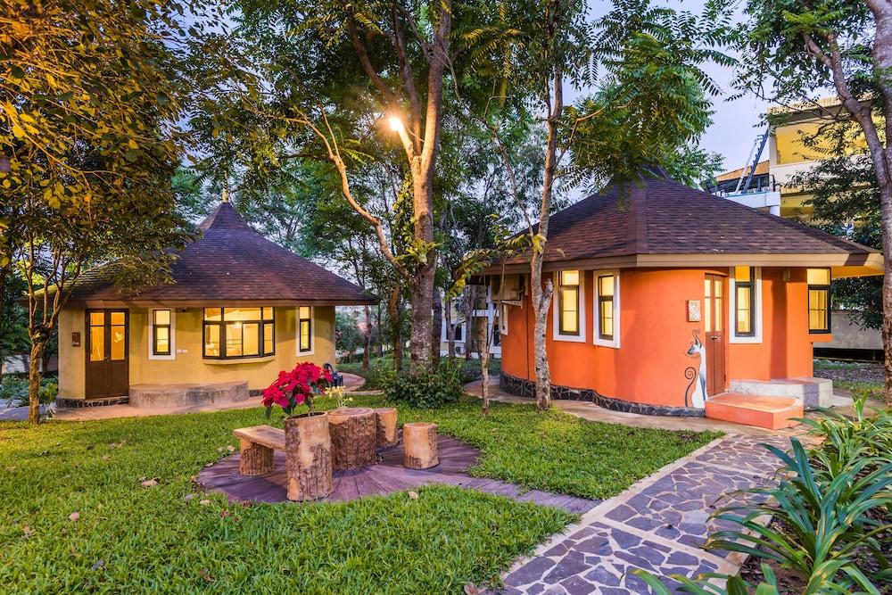 Chiangrai Lake Hill Resort Exterior