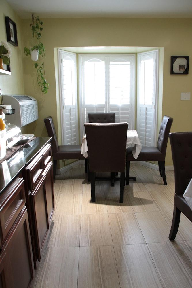 إل رويال جاردنز نير يونيفيرسال ستوديوز الفندق من الداخل