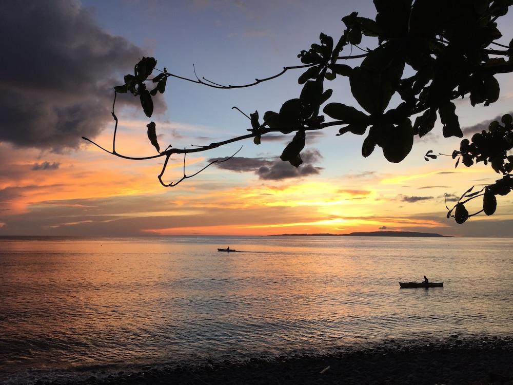 Pintuyan Dive Resort Beach