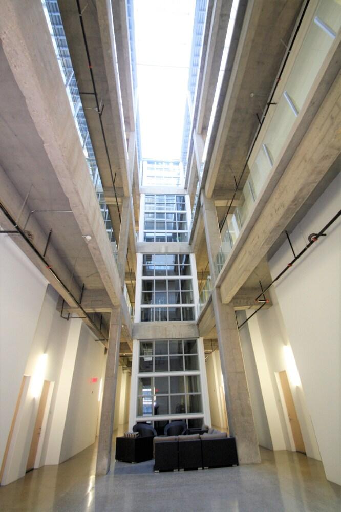 داون تاون لوفت ستايل كوندو هيتيد باركينج الفندق من الداخل