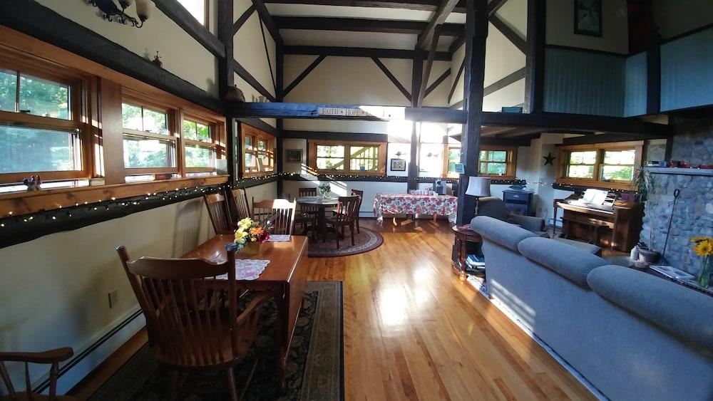 فرانكونيا نوتش جيست هاوس داخل الفندق