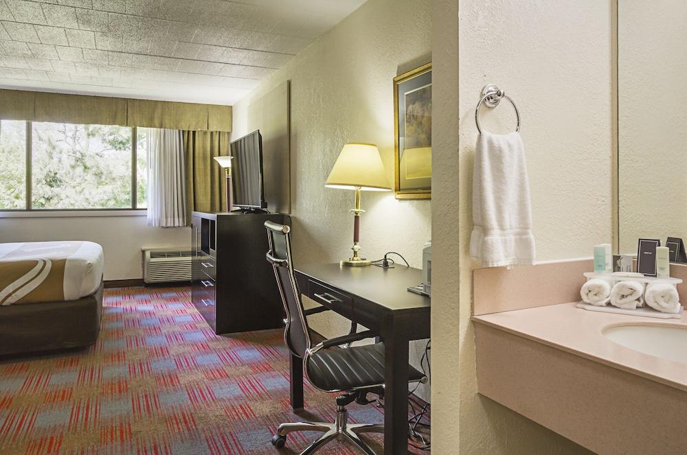 كواليتي إن آند سويتس ألتونا غرفة