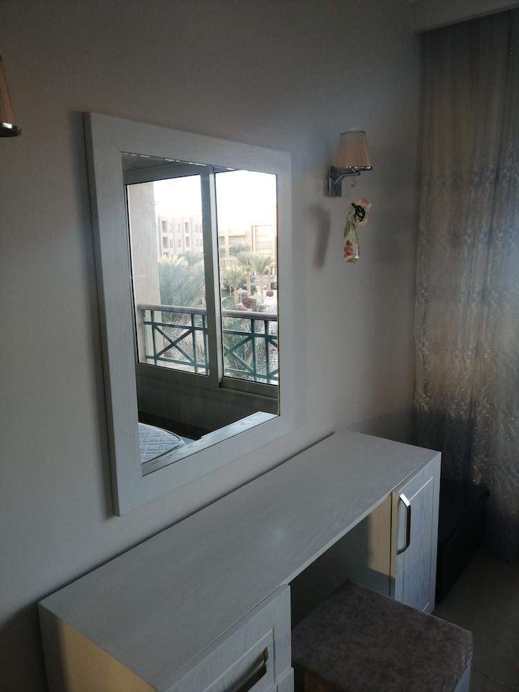 شقة بإطلالة على البحر مع شاطئ خاص تفاصيل الفندق من الداخل