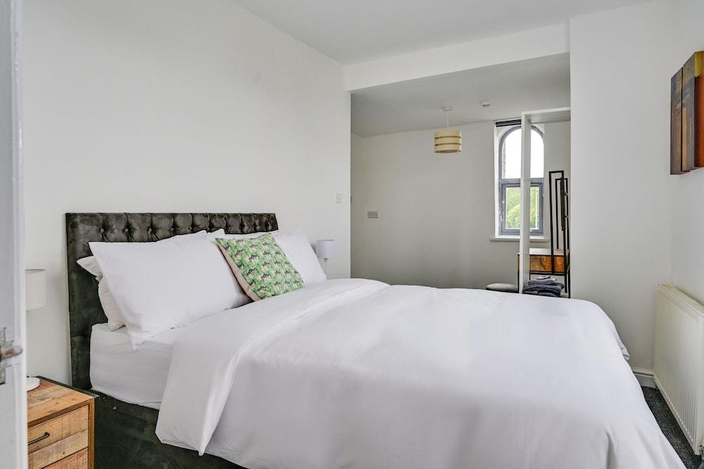 Albert View Room