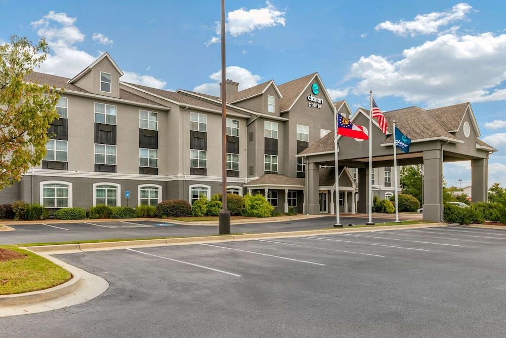 Clarion Pointe Columbus-Bradley Park Featured Image