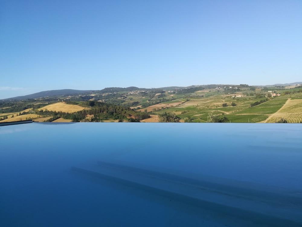 Poderi Arcangelo Infinity Pool