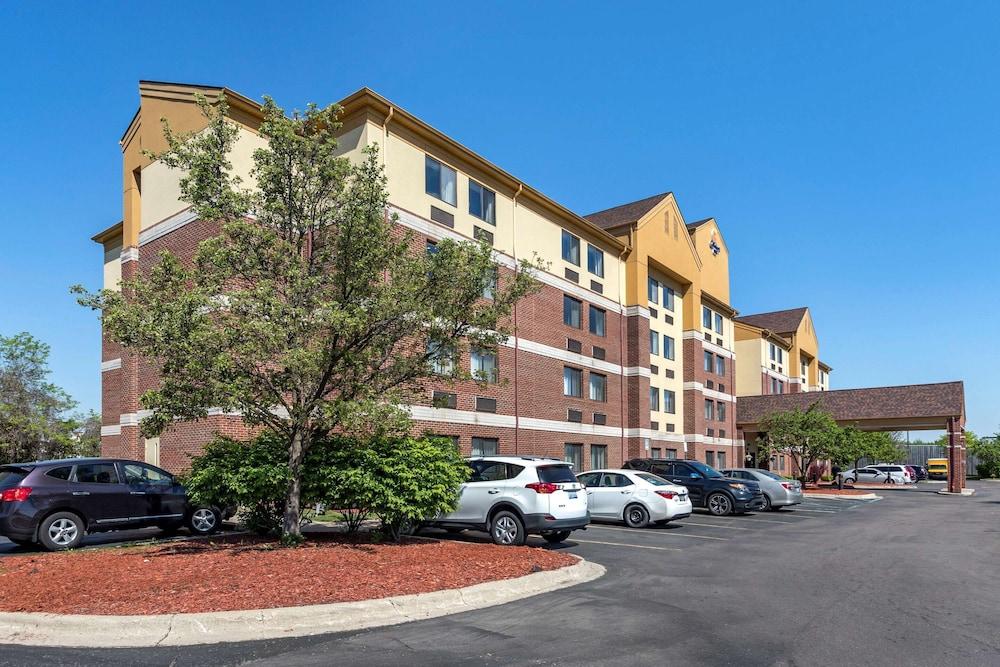 كومفورت إن ديترويت\وارين ستيرلينج هايتس