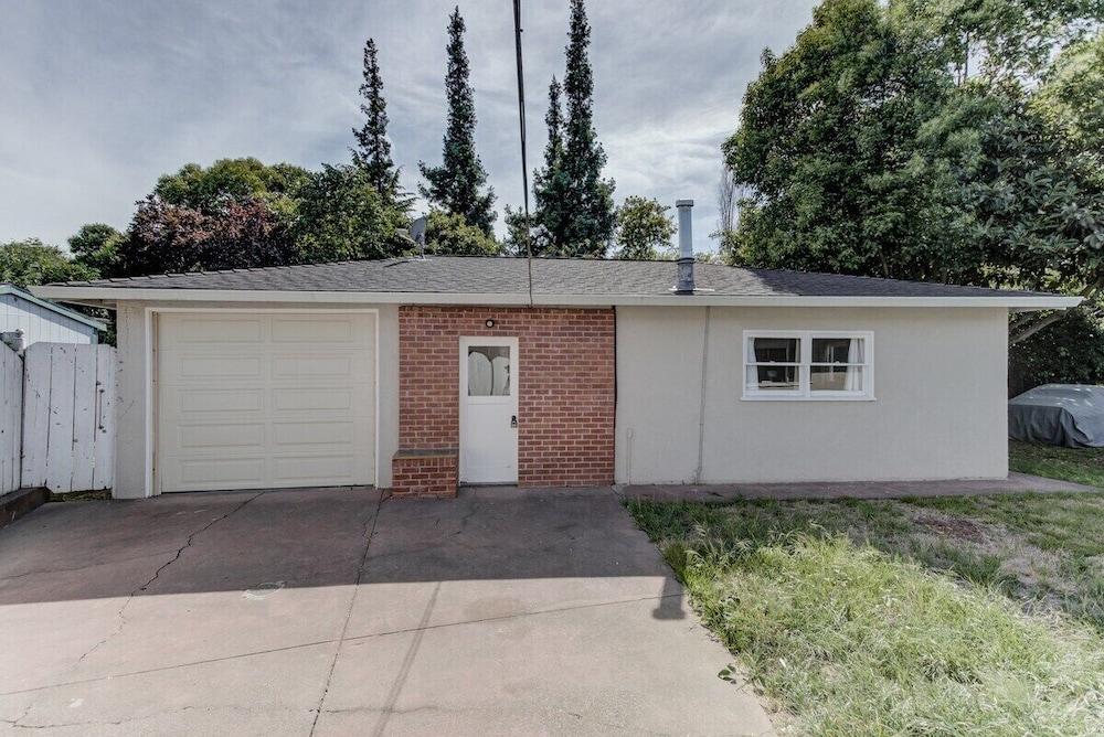 كوزي، برايفيت 1 .بد رووم إن هايارد المنطقة الخارجية