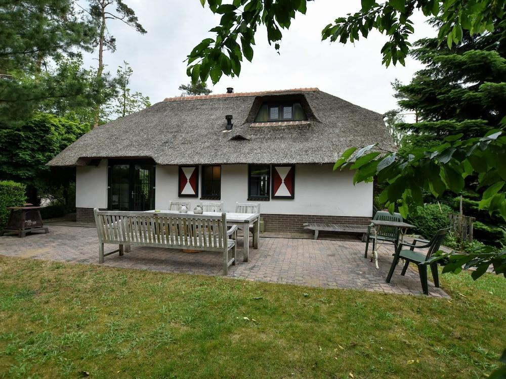 تاستيفول فيلا إن جولدرز ويذ أيه برايفت تيراس