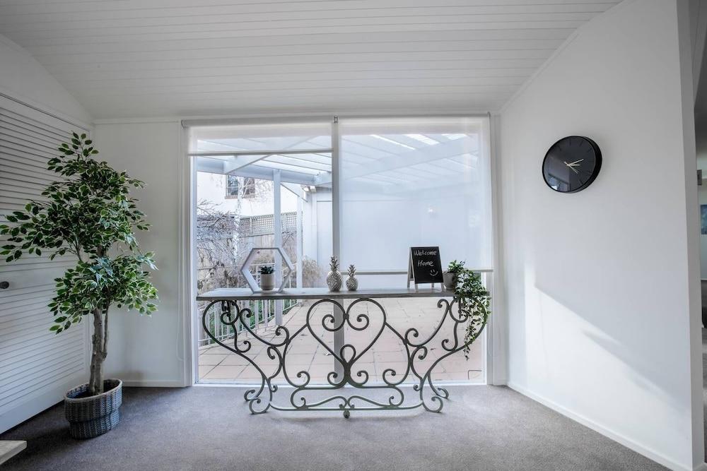 لوتس لاف لايف جاردن فيو أمايزينج فايف بد رومز داخلي