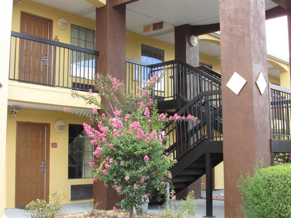 دايز إن آند سويتس باي وبندام فورت فالي منظر من الجو