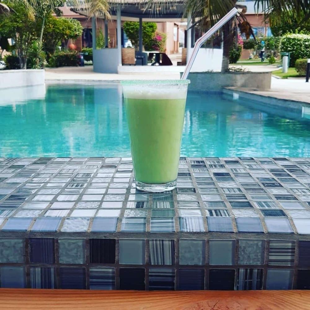 Phenix Somone Outdoor Pool