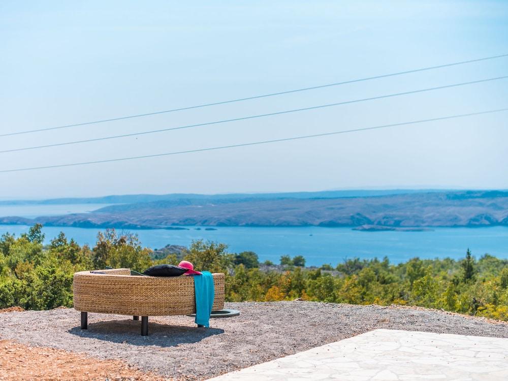 Beautiful Stone Villa With Private Infinity Pool and a Fascinating sea View Exterior