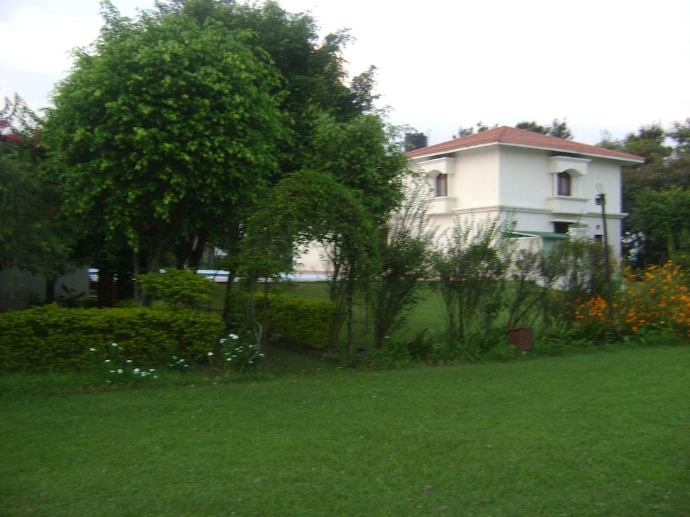 ناتورفيل أيورفيديك آند يوجا ريتريت باي أوبن سكاي المنطقة المحيطة بالمنشأة