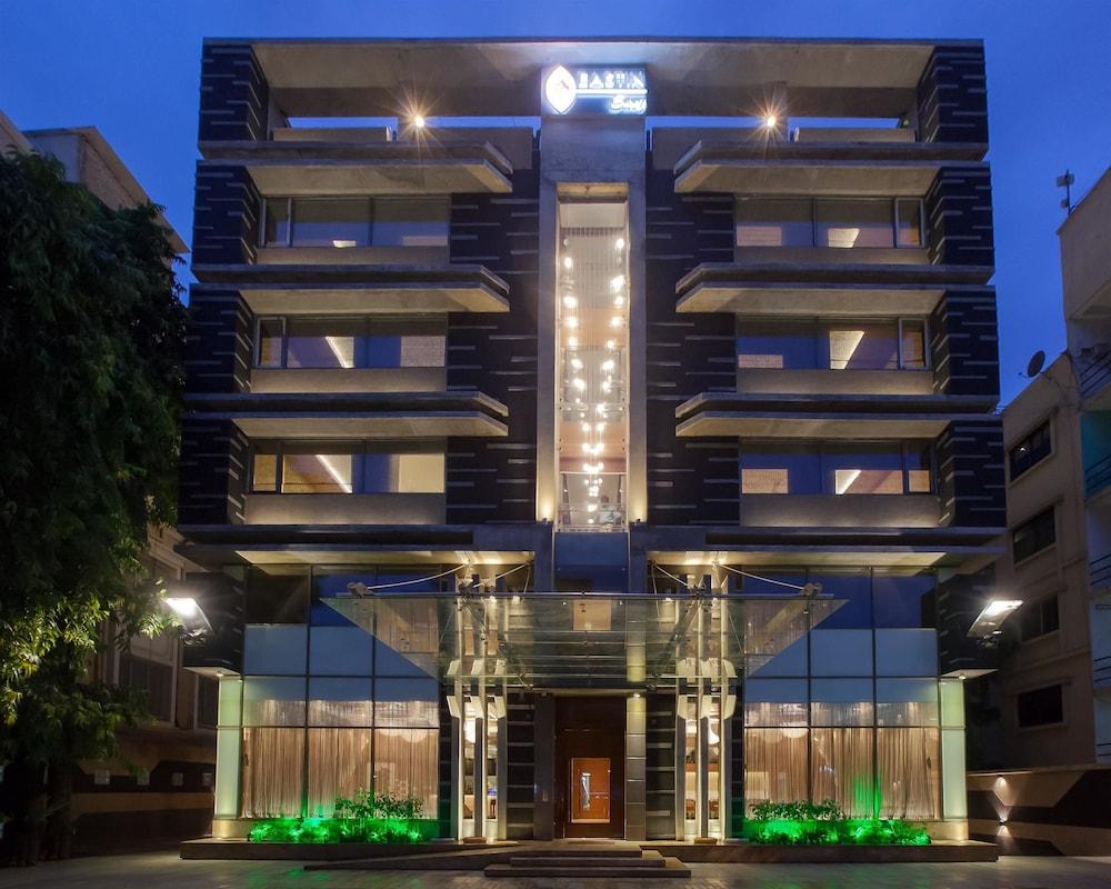 هوتل كوزموبوليتان أحمد أباد الصورة الأساسية