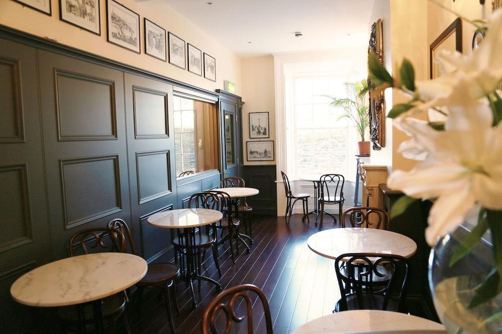 نمبر 8 ذا تاون هاوس