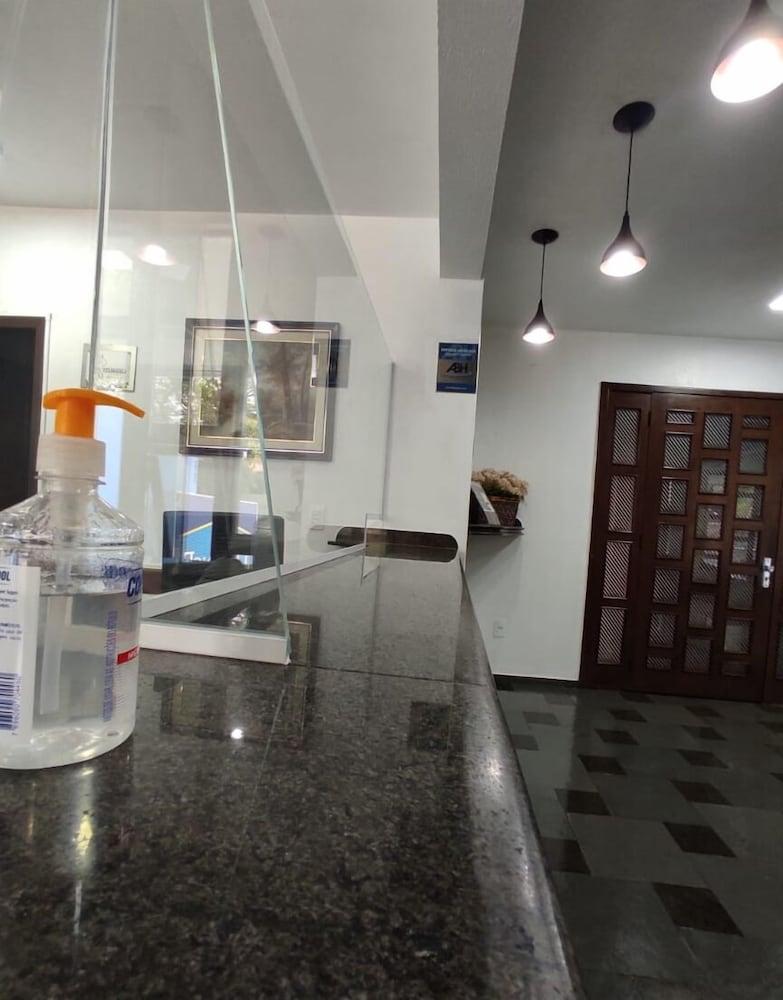 هوتل لورانس