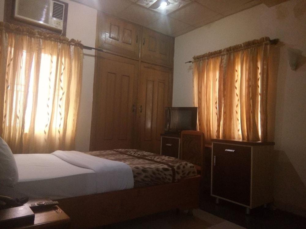 Progandy Guest House - Main Room