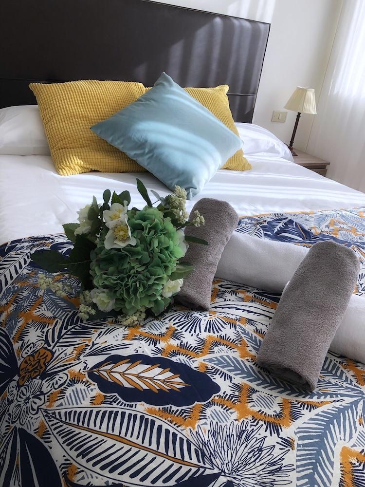 فونسيونال إي إليجانت أون إل سنترو جونتو جوجينهايم باي أوربان هوستس غرفة