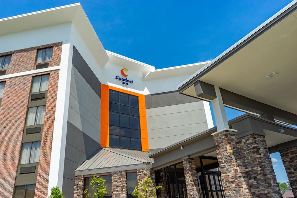 كومفرت إن نير روكي ماونت سبورتس كومبليكس تفاصيل الفندق من الخارج