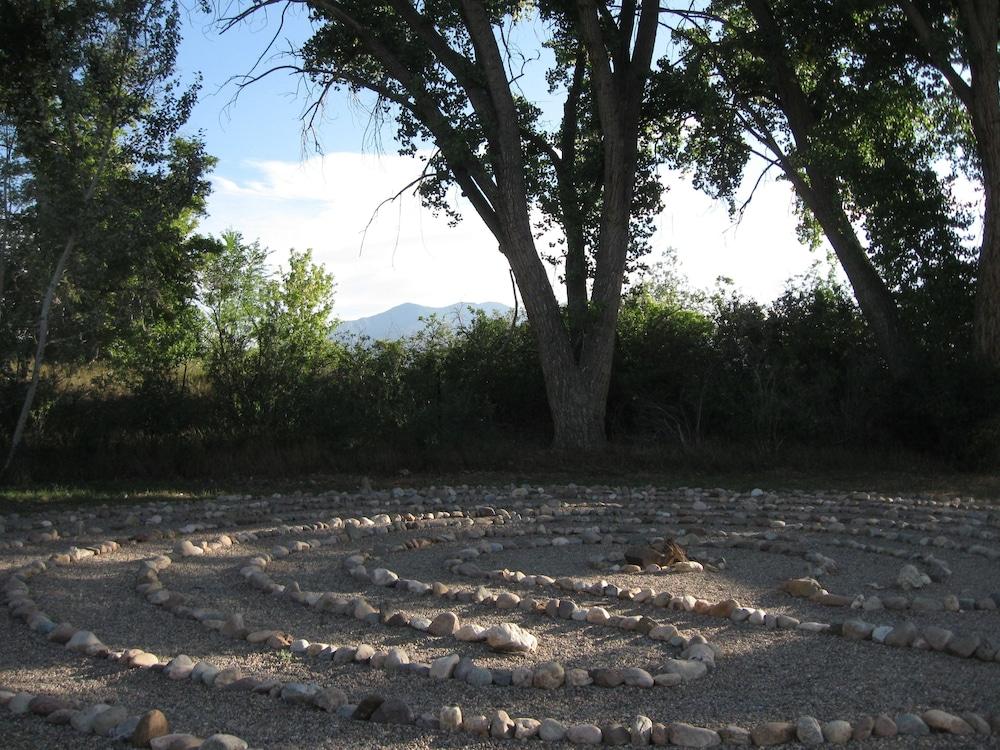 مابيل دودج لوهان هاوس المنطقة المحيطة بالمنشأة