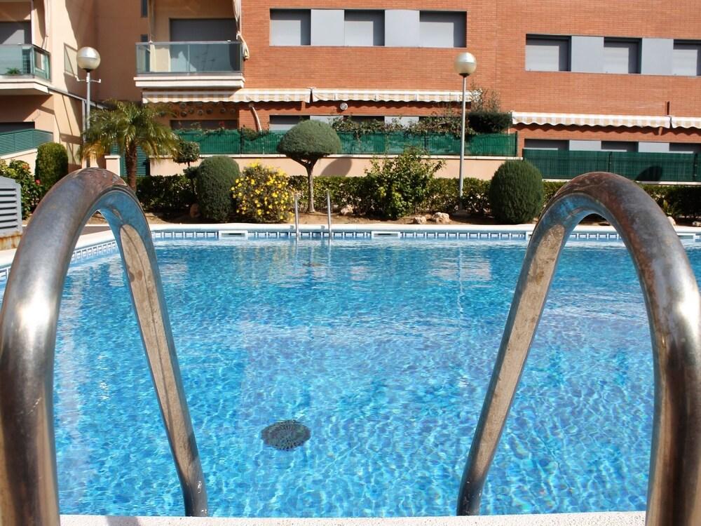 سويتور بيتش أبارتمنت ويذ بول حمام سباحة مكشوف