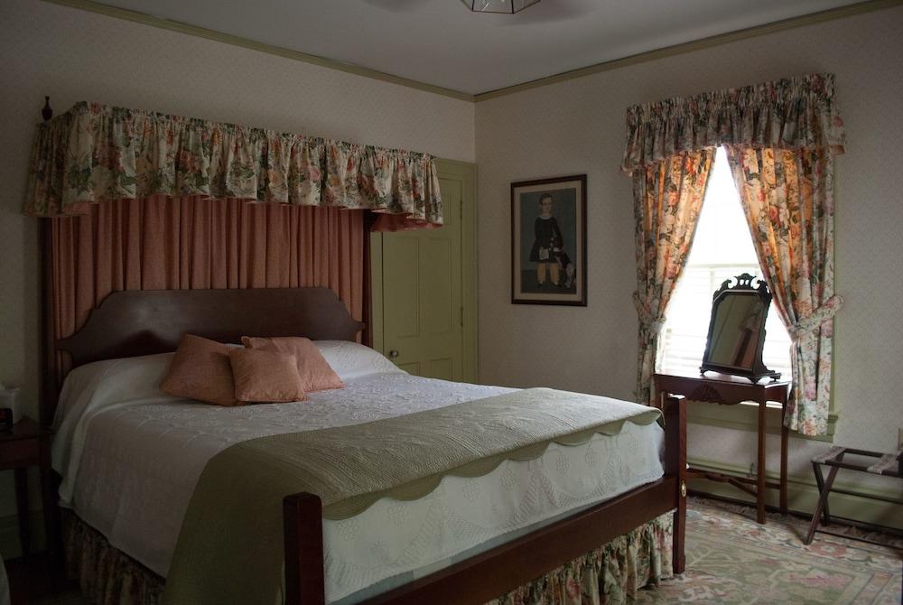 كولونيال كابيتال بد آند بريكفاست غرفة