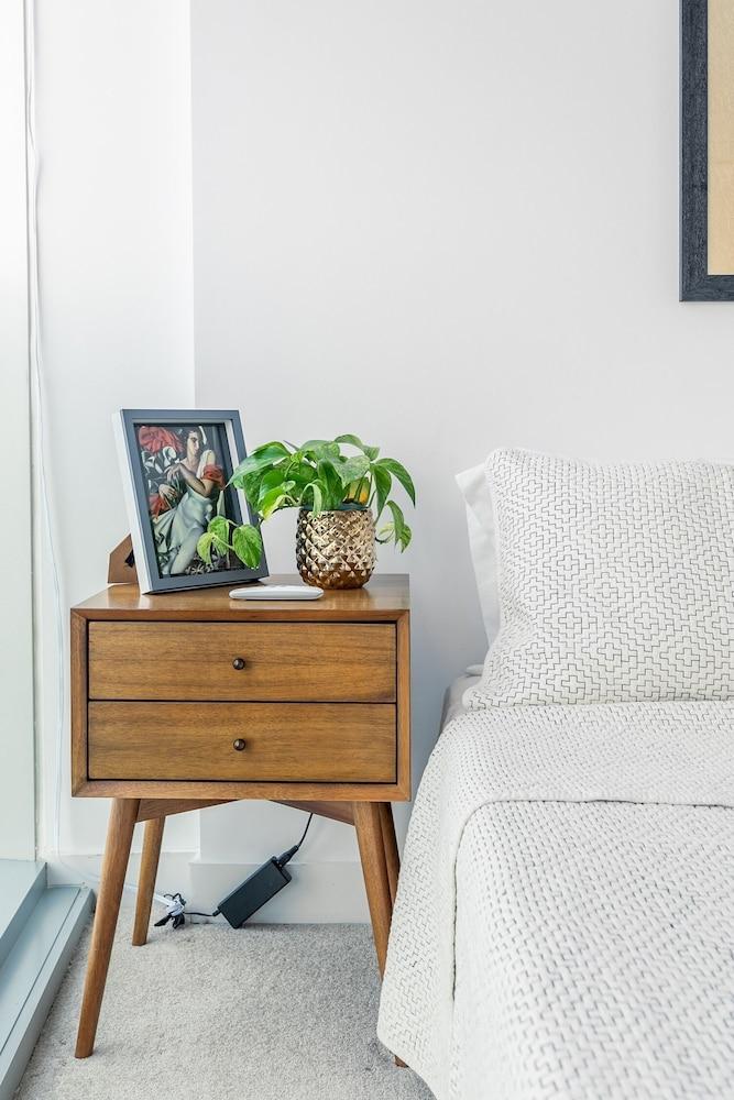 سكاي هوم ويذ ستونينج فيو أوف تورونتو آند ليك أونتاريو غرفة