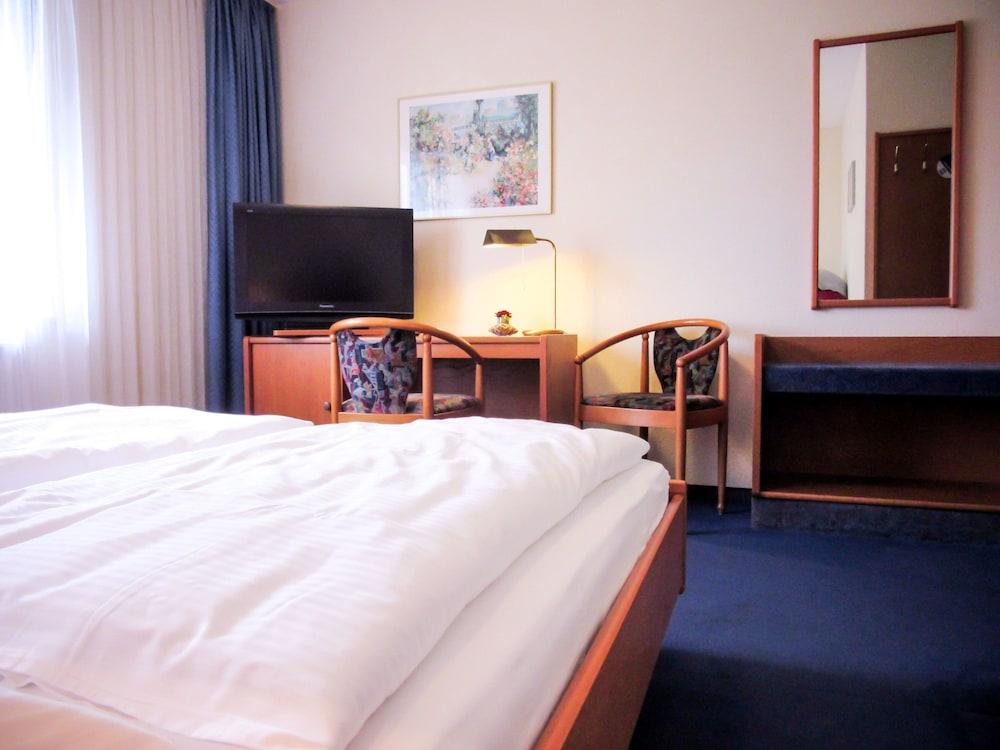 هوتل تسور فلورا