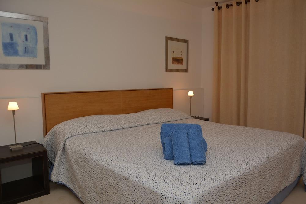 Atlantic view 1 - Apartment with ocean view & pool Room