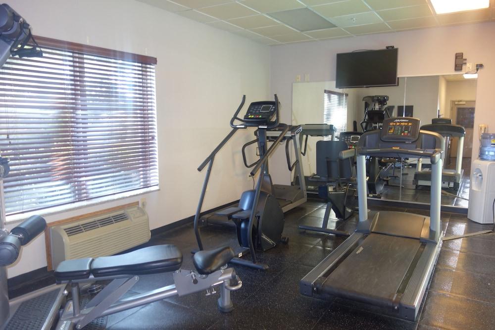 كانتري إن آند سويتس باي راديسون، كونيرز، جورجيا صالة الألعاب الرياضية